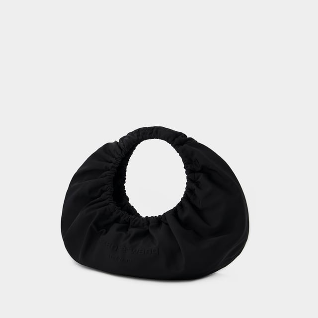 Un asa. Doble asa de transporte. Material: 100% nailon. Forro: nailon. Colores: NEGRO - Negro. Nylon. Cierre: superior abierto. Width: 10. Height: 45. Length: 39.