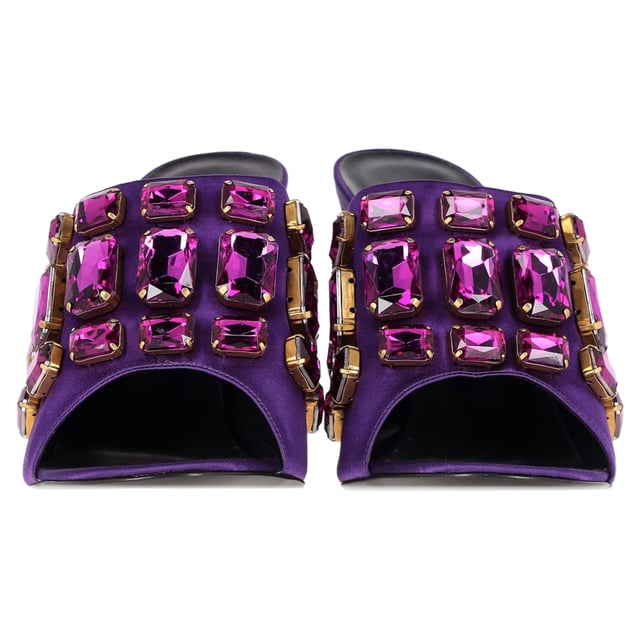 VINTAGE, RRP AS NEW

A perfect blend of luxury, style, and comfort, these designer mules are made using quality materials and elegantly frame your feet. They are designed with round open toes, block heels, and crystals that make them look elegant. They can be paired with a host of outfits from your wardrobe.

with box.

Gucci Tessa Crystal Embellished Peep Toe Mules in Purple Satin 
Condition: Excellent
Signs of wear: Include Box., No visible sign of wear. No Mark at insole.,  Very light mark at soles.
Packaging: Box
Color: Violet | purple
Material: Satin | crepe-satin
Size: EU | 39.5 / US9.5
Measurements: Heel height: 110; Insole length: 270
SKU: NAPPUGBSH422710W
