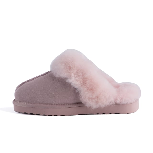 DETAILS





Cosy and snug, easy slip-on slipper

Soft premium genuine Australian Sheepskin wool lining
Full premium leather Suede upper with Australian sheepskin insole
Sustainably sourced and eco-friendly processed
Unisex sheepskin slipper - can be worn day and night
Soft EVA outsole - extra cushioning and lightweight
Firm wool pelt for superior warmth
100% brand new and high quality, comes in a branded box, suitable for gift