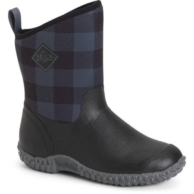 As Winter sets in the Muckster II Mid is all about comfort and warmth. Time for winter sports and chores, digging out snow and running errands on ice in style!