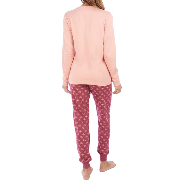 Kisses&Love dames winterpyjama van zacht en ademend katoen, perfect voor de koudste nachten.

 T-shirt:

 - Lange mouw met ronde hals.

 Broek:

 - Lang met elastiek in de taille voor een comfortabele pasvorm.

 Ontworpen voor de herfst/winter en combineert stijl en comfort met een grote verscheidenheid aan exclusieve prints.

 Het is gemakkelijk te onderhouden en duurzaam, en behoudt zijn zachtheid en vorm was na was.

 Een ideaal kledingstuk om cadeau te geven voor Kerstmis, verjaardagen of een andere speciale gelegenheid.

 Kies voor stijl, kwaliteit en comfort met Kisses&Love!
 Samenstelling: 100% Katoen
 Onderhoud:
- Wassen op max. temperatuur. 30º.
 - Geen bleekmiddel gebruiken.
 - Gebruik geen droger.
 - Strijken op lage temperatuur max. 110º.
 - Niet chemisch reinigen.