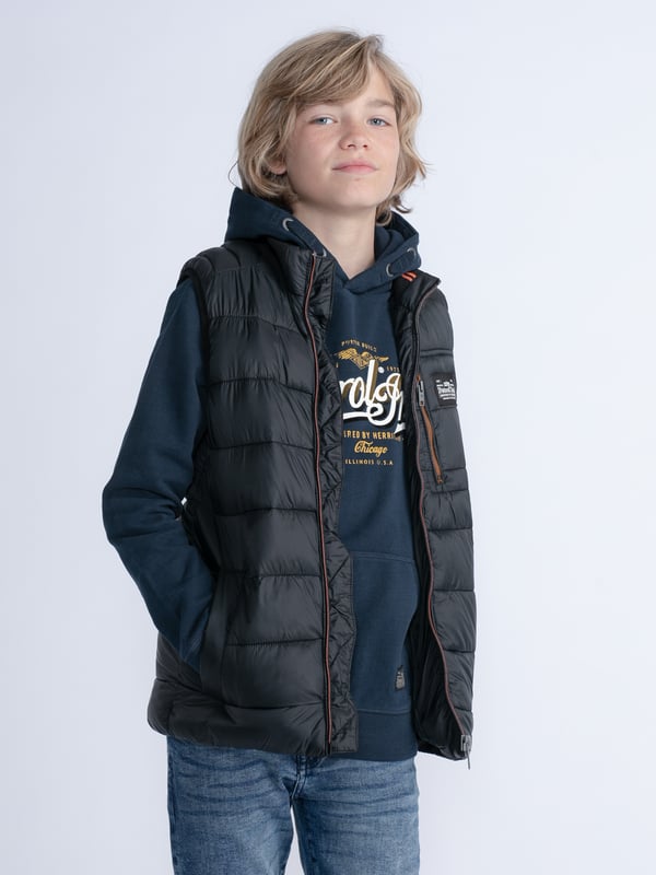 Ce gilet de corps confortable est doté d'un zip, de poches latérales et d'un logo Petrol sur la poitrine.Doudoune sans manchesZipPoche de poitrineLogo PetrolPoches latérales100% polyamideRembourrage : 100% polyester recycléLe mannequin mesure 149 cm et porte la taille 152.