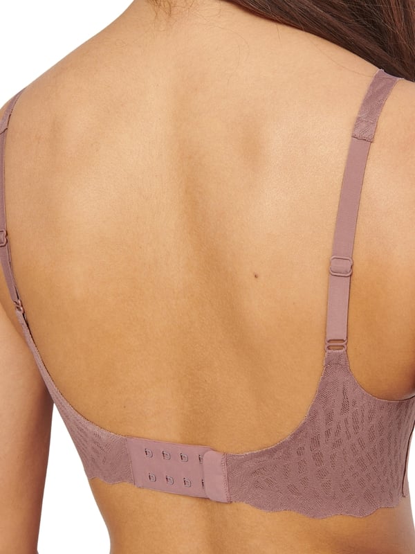 Sloggi ZERO Feel Bliss Soft Bra. Seamless and soft stretch fabric with a geometric mesh overlay. Adjustable straps with V-neckline, removable cup padding and hook & eye closure. Product is made of 76% GRS-certified recycled Polyamide and 24% Elastane and is machine washable.