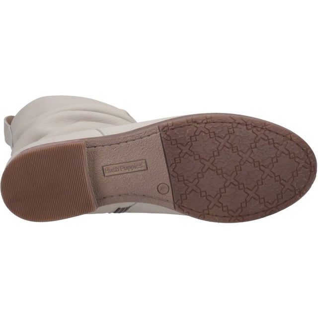 With it's ruched detailing and quality leather upper this boot is an amazing choice for the colder months, with it's warm fleece lining  and durable sole you'll stay comfortable and look great every day