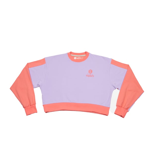 Short sweatshirt Superb.
 Round neckline with ribbed finish.
 Brand embroidery on the front.
 Cuffs and hem with ribbed finish.
 Seams seen in tone.
 Composition: 96% Cotton, 4% Elastane.
 Care:
- Wash at max. 40ºC.
 - Do not use bleach.
 - Iron at low temperature.
 - Do not dry clean.
 - Do not use dryer.