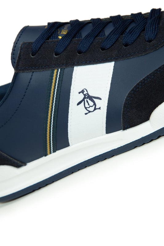 Step into comfort and style with the ‘Gaz’ trainers by Original Penguin. These classic sneakers are a blend of modern design and traditional craftsmanship, ensuring you make a statement wherever you go. The sleek exterior, accent stripes and the iconic penguin logo, offers a versatile look that pairs effortlessly with any outfit.