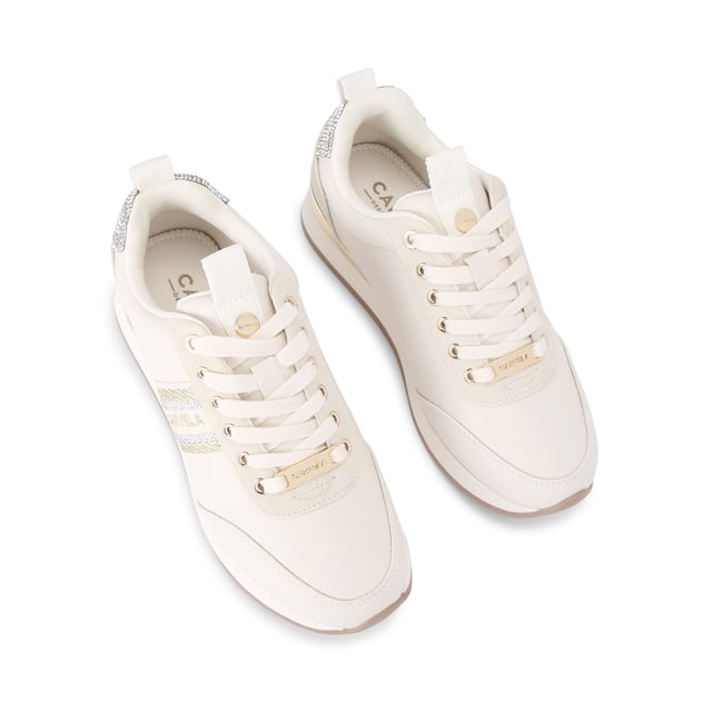 This Frame Runner trainer is crafted in beige with a flat lace up front. There are gold Icon C branding features across the trainer. The sole in pumped in white.