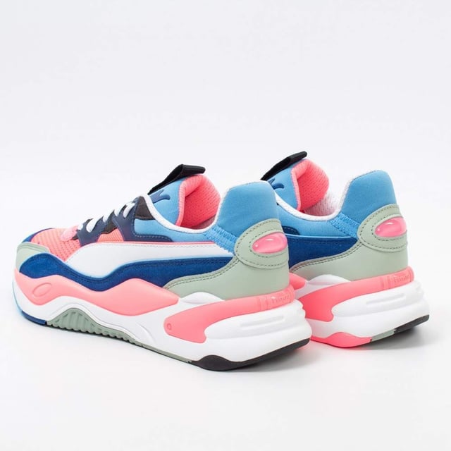 Mandje Puma RS-2k internet Explore Woman Multicolor Kunststof. Authentieke stadsschoen van het merk Puma - streetwear/sportkleding ontwerp van Puma - Puma voor damesmode, perfect voor het dagelijks leven - Multicolor Puma sneakers passen perfect bij de rest van je kleedkamer - comfortabel synthetisch materiaal - Klassieke veters - RS-2k internet verkennen - Kleding