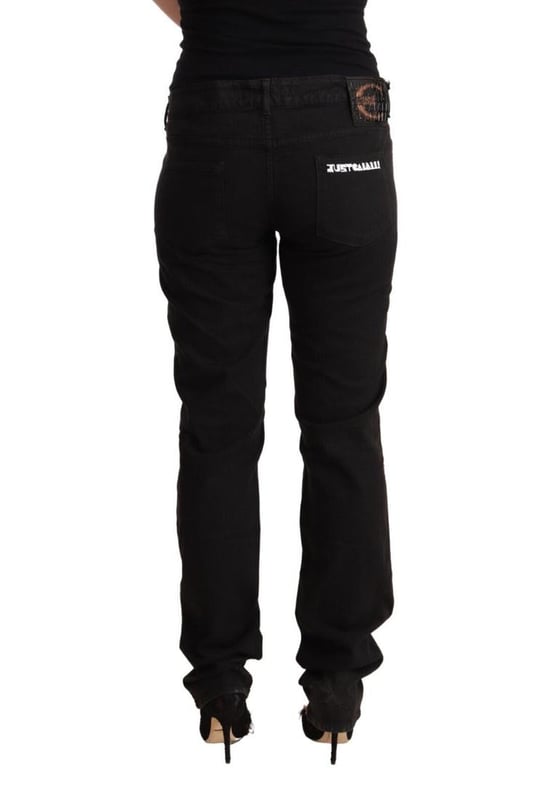 Hermoso, nuevo con etiquetas  
Corte slim fit  
Fabricado con 97% algodón y 3% elastano  
Pantalones de cintura media  
Cierre de cremallera y botón  
Detalles de logo  
Color negro  
Cómodo y elástico  
Versátil y estiloso  
Perfecto para hacer una declaración de moda  
Material: 97% Algodón 3% Elastano