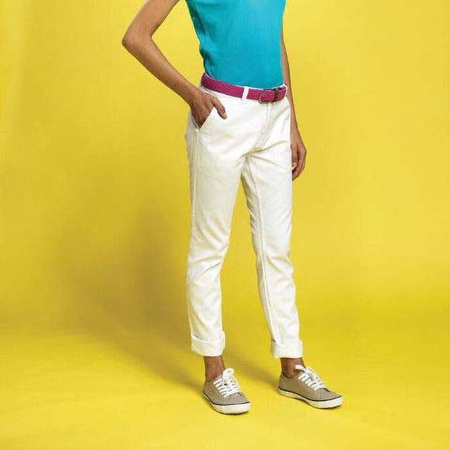 Womens classic fit chinos in a soft fabric finish. Zip fly with button fastening at waist. Belt loops. Two pockets to the side and two non-functional back pockets for styling. Sizing: XS: 8, S: 10, M: 12, L: 14, XL: 16, 2XL: 18.