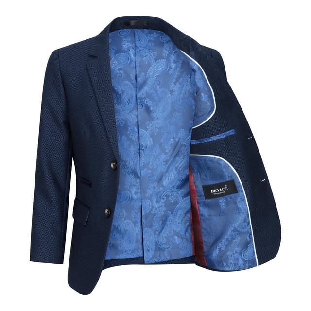 Suave, elegante y refinado: con este diseño de tweed azul marino de alta calidad te quedará genial. La Zwei-Knopf-Jacke queda de maravilla y tiene una estructura de media lona que mejora su rendimiento, incluso después de que la lleves. Geknöpfte Manschetten und einzelner Schlitz hinten verleihen dem Anzug ein klassischen Hauch von Raffinesse. Un estilo contemporáneo, con tapas clásicas de madera y un protector de pliegues, para garantizarle su forma ideal de pasar. El anzuelo está siempre a mano y le permite disfrutar de todo el día. Perfecta para ocasiones elegantes, formales y tradicionales, como cumpleaños, bodas o fiestas. El cierre de 3 piezas se completa con chaqueta, chaleco y manguito.