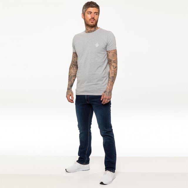 Kruze Mens Straight Leg Regular Fit Stretch Jeans med två fickor fram, två bak och en myntficka. Bekväma stretchjeans som passar perfekt för fritid och arbete.