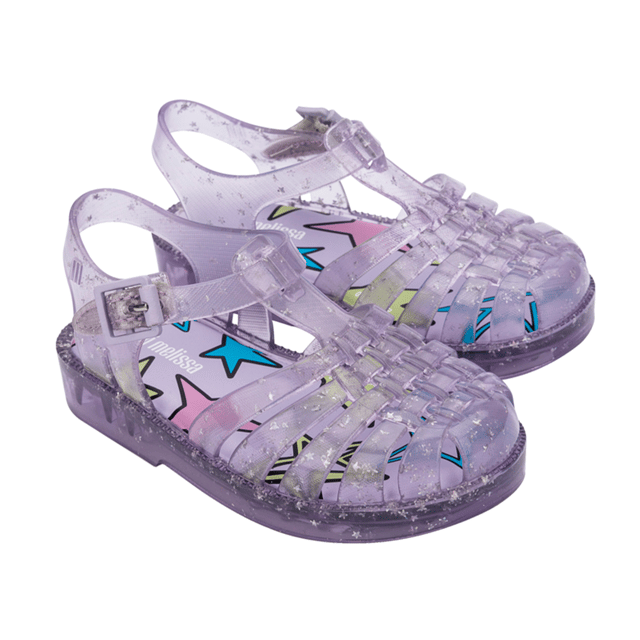 Watch your child's eyes light up as she takes each step in the Mini Melissa Possession Shiny Elements. 100% recyclable and lightweight, the casual style is a timeless classic. Available in kids and baby sizes.