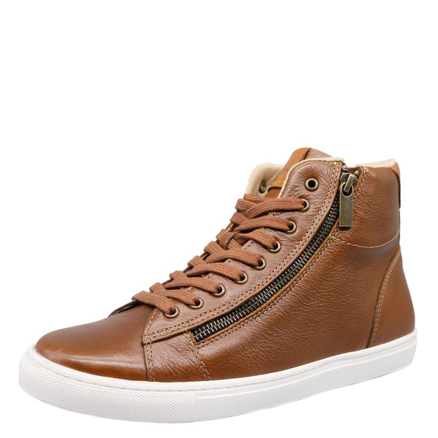 Level up your everyday trainer collection with the Ilford High Top Trainers, featuring soft leather uppers and a classic lace up design. Complete with a zip fastening for a trend-led feel and easy to wear style.