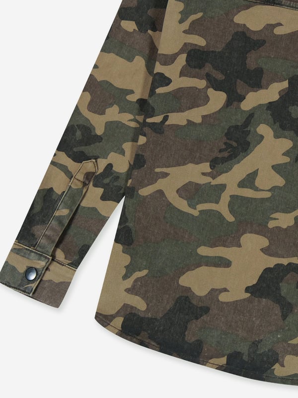 Introducing the exclusive Kids Ash Camouflage Shirt in Brown, a chic addition for any child's AW2024 wardrobe. Designed by DL1961, this garment blends flawless style with supreme comfort. Here‚  why it‚  a must-have: **Striking Camouflage Design**: Elevates everyday style with its unique, eye-catching pattern. Perfect for fashion-forward kids! **Luxurious Comfort**: Crafted with premium materials to ensure your child feels comfortable in any activity. **Versatile Appeal**: Ideal for both boys and girls, making it a versatile staple in any wardrobe.Elevate your child's fashion game with this standout piece from DL1961. Perfect for playful days and stylish moments!