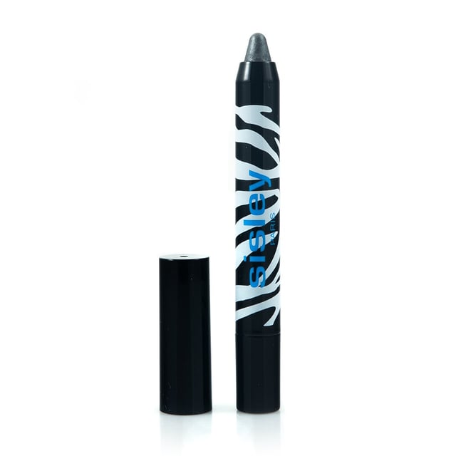 The Phyto-Eye Twist is a waterproof all-rounder for your eye makeup. It combines eyeliner, eyeshadow, and eye pencil in one and has a softly melting texture with plant-based active ingredients from green tea, white lily, and chamomile to protect delicate skin. The jumbo tip allows for effortless application without sharpening.