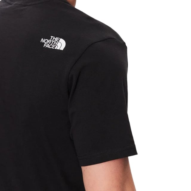 The North Face logo takes centre stage on this classic t-shirt. Whether you're hitting the trail on a sunny day or exploring the city, our pure cotton T-Shirt is a comfortable and stylish choice for all your summer adventures.