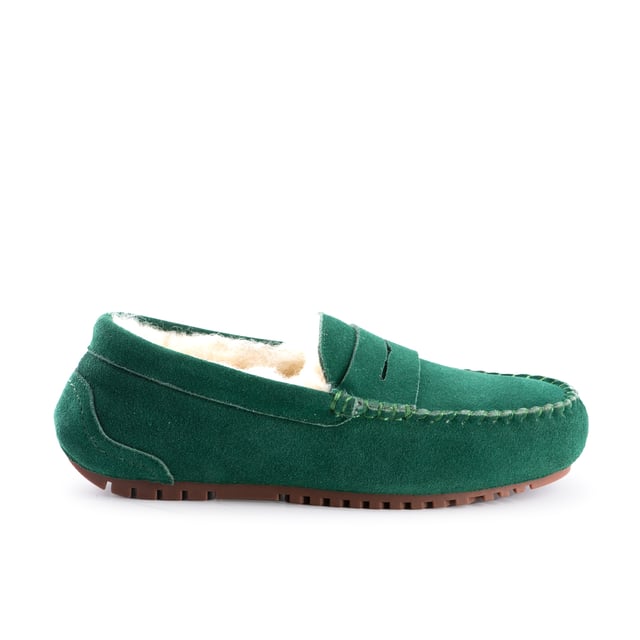 Cosy moccasin you will never want to take off your feet. The on trend loafer with the penny bar. Plush premium Australian sheepskin lining. Leather suede upper - Water Resistance. Full Australian sheepskin insole. Fine craftsmanship. Rubber sole for extra grip. Relaxed elegance at its best. 
We recommend buying one size up for this style.