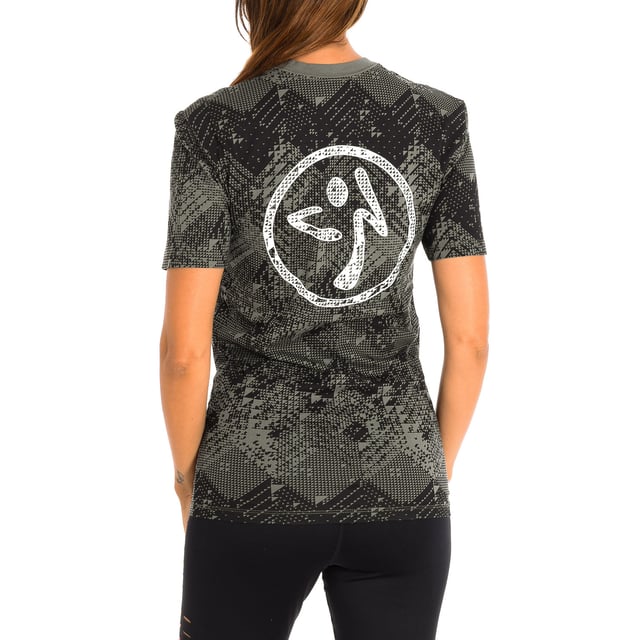 Camiseta deportiva manga corta Zumba. 
Color Negro-verde
El tejido suave y elástico proporciona un ajuste cómodo y favorecedor.
Cuello en redondo.
Gráfico en el frontal y la espalda con motivo de la marca.
Costuras vistas a tono.

Composición:  100% Algodón.

-Utilizar lavadora a temperatura máxima 30º .
-No utilizar secadora.
-No utiliza Lejía.
-No utiliza Plancha.
-No lavar en seco.