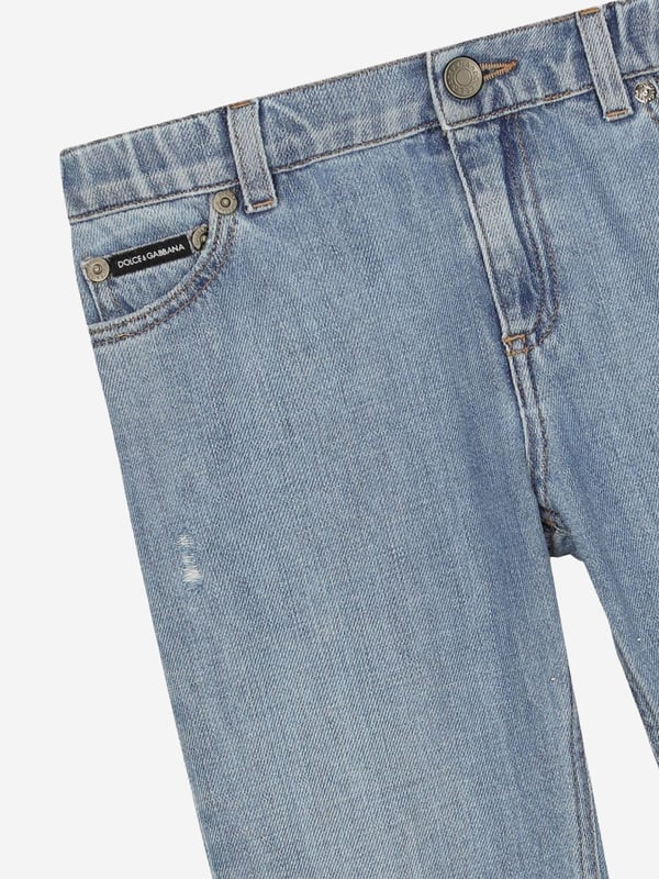 Dolce & Gabbana utilise new technological properties to create captivating aesthetics. These boys regular jeans are part of the FW24/25 Boy‚  Collection. A cool, laidback collection that boasts a ‚Äúcalligraphic-naturalistic‚Äù Majolica accent. Crafted in a 5-pocket cotton denim jeans with branded metal tag and rips. He will be obsessed. Made in Italy Denim Oversize Fit Belt Loops On Waistband Inner Waistband With Adjustable Elastic Zipper and Branded Metal Button Fastening Branded Label On Coin Pocket 100% Cotton