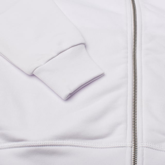 Dsquared2 jongenscapuchon met rits, ontworpen in een slouch fit die een ruime, ontspannen pasvorm biedt, ideaal voor een casual, urban stijl.

 Het ontwerp is voorzien van het kenmerkende Dsquared2-logo en het woord "ICON" op de voorkant, voor een moderne en authentieke touch.

 Gemaakt van een zachte en comfortabele stof, is dit kledingstuk perfect voor dagelijks gebruik en combineert het functionaliteit en stijl.

 De elastische manchetten en zoom zorgen voor een goede pasvorm, terwijl de losse pasvorm voor bewegingsvrijheid zorgt, waardoor het een veelzijdige en karaktervolle optie is voor elke casual outfit.
 Samenstelling: 100% Katoen; Elastiek: 95% Katoen, 5% Spandex
 Onderhoud:
- Wassen in koud water en zachtjes centrifugeren.
 - Gebruik een mild wasmiddel.
 - Vermijd drogen in de droogtrommel.
 - Strijken op lage temperatuur.