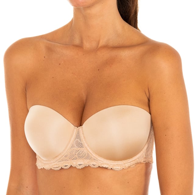 Calvin Klein bra. 
 Black color 
 Preformed cups with light filling, and with rings. 
 Elastic braces, adjustable and with detail of the name of the signature. 
 Elastic sides and lace detail. 
 Clasp closure on the back, three positions. 
 Comfortable and breathable fabric. 
 Seams seen in tone. 

 Composition: 78% Nylon. - 22% Elastane. 

 Washing instructions: 
 - Wash maximum at 40ºC. 
 - Iron at medium temperature, max. 110 ° C. 
 - It does not allow to use dryer. 
 - Do not use bleach. 
 - Does not support dry cleaning. 

 Size equivalence: 

 UK FR EU IT 
 30 80 65 30 
 32 85 70 32 
 34 90 75 34 
 36 95 80 36 
 38 100 85 38