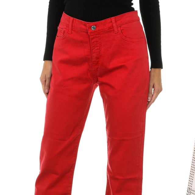 Long jeans.
 Red color
 Belt with belt loops.
 Zip and button fastening on the front.
 Two front pockets and mini pocket.
 Two pockets on the back with the metallic logo.
 Stretch fabric.
 Matching visible seams.

 Composition:
 63% Lyocell - 30% Cotton - 5% Polyester - 2% Elastane.

 Washing instructions:
 - Wash maximum at 30ºC.
 - Iron at medium temperature, max. 110 ° C.
 - Allows you to use a dryer.
 - Do not use bleach.
 - It does not support dry cleaning.
 Composition: 63% Lyocell, 30% Cotton, 5% Polyester, 2% Elastane
 Care:
Wash maximum at 30ºC.
 - Iron at medium temperature, max. 110ºC.
 - Allows you to use a dryer.
 - Do not use bleach.
 - Does not support dry cleaning.