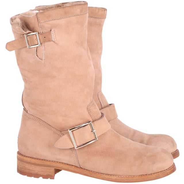 Jimmy Choo Flat Biker Boots in Nude Suede VINTAGE, RRP AS NEW
Jimmy Choo's Biker II mid-calf boots are destined to be a seasonal staple. Made from smooth nude suede, they feature subtly logo-engraved buckle straps, and cleated treads for proper traction over tricky terrain.
Jimmy Choo Flat Biker Boots in Nude Suede
Condition: Good
Sign of wear: Fair sign of wear, fair creasing on cap toe, light fading on velvet
Size: EU 40/US 10
Color: Nude
Material: Suede
SKU: 158747