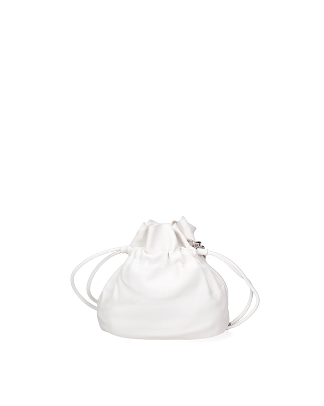 Bolso tipo bombonera para mujer. El cierre es con cremallera. Los bolsillos internos son uno con cremallera y otro abierto. Los bolsillos externos están ausentes. La correa para el hombro es ajustable y extraíble. El mango es de cadena. Hay un compartimento interno. El material exterior es PVC. Internamente está forrado en poliéster. Medidas: 22x24x12 cm. Producto de moda