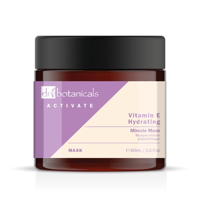 Dr Botanicals Activate Phytochemical Miracle Mask es una fórmula de belleza limpia que combina ingredientes naturales como el aceite de coco, el aceite de almendras dulces y el aceite de pepitas de uva para hidratar y nutrir la piel. Con sus suaves propiedades exfoliantes y su fórmula rica en antioxidantes, esta mascarilla ayuda a iluminar y suavizar la piel, dejándola sana y radiante. Perfecta para quienes buscan una solución natural y eficaz para el cuidado de la piel.
