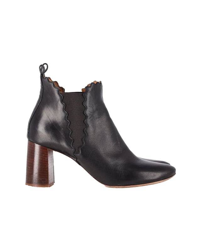 VINTAGE, RRP AS NEW
A blend of style and bold simplicity, these ankle boots from Chloé will sweetly complement your casual as well as evening ensemble. Crafted with black leather, the boots are characterized by the interesting scalloped detail adorning the elasticated panels and the top line. They are styled with covered block heels and round toes. Team these feminine boots with your skirts or fitted jeans.
Chloé Scalloped Chelsea Boots in Black Leather
Condition: good
Sign of wear: slight leather creasing and soles have scuffs & wear
SKU: 336646   
Color: black
Material: Leather
Size: EU39.5