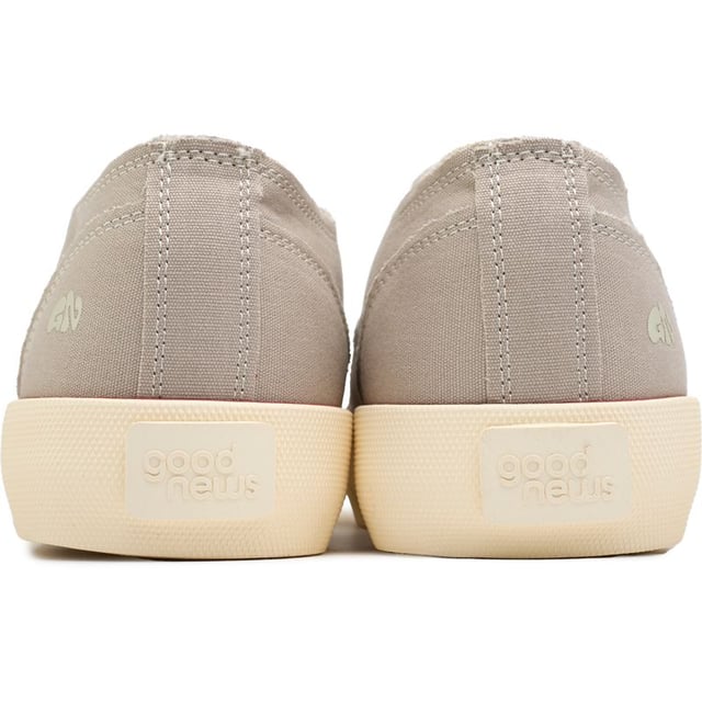 Step Into The Good News: These Chunks Trainers Are Bringing Tidings Of Comfort And Style. Crafted With Environmentally-conscious Materials Like Organic Cotton, Recycled Foam And Eco-friendly Glue, They Merge Ethical Ideals With On-trend Design. Their Classic Plimsoll Silhouette And Subtle Branded Touches Add Personality.