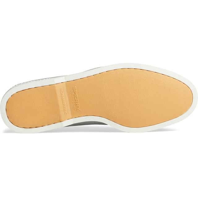 Life should be luxurious. So, should your shoes. Our Gold Cup Authentic Original 2-Eye Nubuck Boat Shoe is made from soft, premium materials like nubuck and lambskin and will elevate any outfit to gold status.