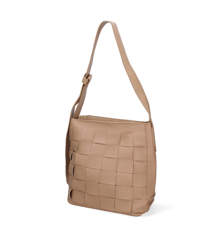 Bolso bandolera para mujer. El cierre es con cremallera. Los bolsillos internos son uno con cremallera. Los bolsillos externos están ausentes. Falta la correa para el hombro. El mango es regulable en resina. Hay un compartimento interno. El material exterior es PVC. Internamente está forrado en poliéster. Medidas: 24x28x14 cm. Hecho en Italia
