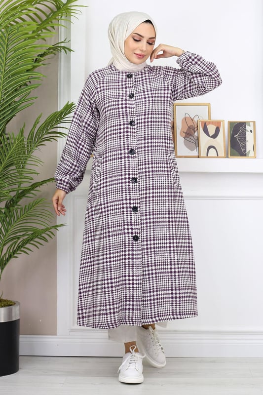 Stoffmerkmal: Hergestellt aus Chanel-Stoff.Produktmerkmal: Es handelt sich um ein neues Hijab-Modell der Saison. Es ist ungefüttert. Die Manschetten sind elastisch. Es hat verwendbare Knöpfe auf der Vorderseite. Aufgrund von Konzeptaufnahmen kann es zu leichten Unterschieden in den Farbtönen des Produkts kommen. Das Model trägt Größe 38. Größe 38 Kopfbedeckung Maße: Produktlänge: 125