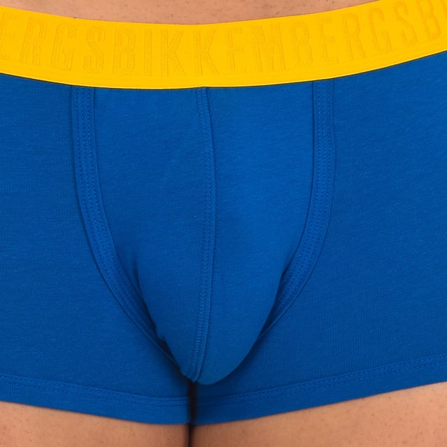 Bikkembergs brand boxers.
 Elastic rubber waistband, with the brand's name embroidered.
 Comfortable and breathable fabric.
 Anatomical front, with the ability to hold without squeezing.
 Seams seen in tone.
 Composition: 95% Cotton, 5% Elastane
 Care:
Wash at maximum temperature 30º.
 -Do not use bleach.
 -Do not dry clean.
 -Allows the use of an iron.