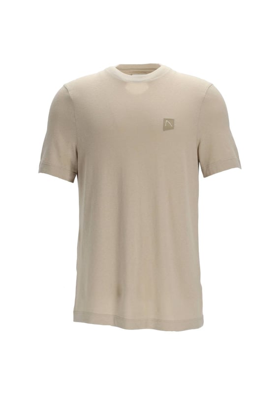 Airy, basic T-shirt from CHASIN' the Ethan Linen. This shirt has a round neck, short sleeves and a regular fit. This item is made of a cotton/linen mix, which makes it feel airy and soft.