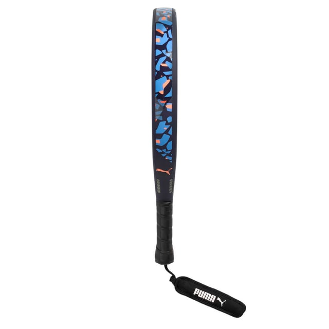 Color: New Navy Ultra Orange 01 Specifications: SolarBLINK PWR padel racket made of 3K carbon fiber with double tubular frame for maximum precision. Woven rope wrist strap with logoed neoprene strap. Details: Weight 365g | EVA medium hardness 13-15 | Transparent TPU protection