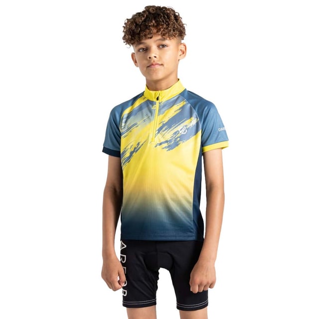 The Dare 2b Speed Up II Jersey. The kids' cycling t-shirt is packed with features to keep them fresh - it moves moisture to the surface and repels odour-causing bacteria. The 1-4 zip is great for airflow. Finished with pockets to the back.