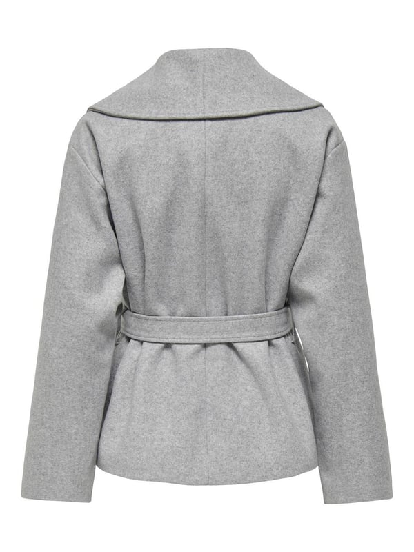 Der Only Damen-Kurzmantel ist die perfekte Verbindung aus müheloser Eleganz und modernem Design. Dieser offen getragene Mantel mit breitem Reverskragen setzt ein stilvolles Statement, das jedes Outfit aufwertet. Der Taillengürtel unterstreicht deine Figur und verleiht dem Kurzmantel eine feminine Silhouette, während der regular Fit für einen angenehmen Tragekomfort sorgt.  Seitliche Eingrifftaschen bieten nicht nur Funktionalität, sondern runden den Look lässig ab. Hergestellt aus hochwertigen Materialien, umhüllt dich dieser Mantel mit einer Mischung aus Komfort und Raffinesse - ideal für elegante Auftritte an kühlen Tagen.