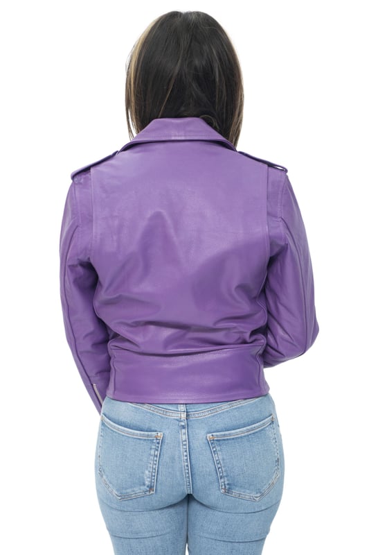 This jacket is imbued with a contemporary look using a zip motif, which in this case completely features in our hand polished silver colour. The double-breasted front is fastened with an angled YKK zip which is tabbed for ease of use, additionally there are zipped pockets positioned on the jacket front to contribute to this fashionable look. For additional storage there is a convenient flap pocket positioned above a stylish waist belt whilst also allowing you to adjust the fit to your taste, with shoulder epaulettes and a wide notched lapel rounding off this elegant style. • Crafted from genuine cow hide • Slim fit and shorter in length • Furnished with an off centred YKK zip fastening and wide notched lapel • Features zipped pockets and cuffs with adjustable waist belt and shoulder epaulettes