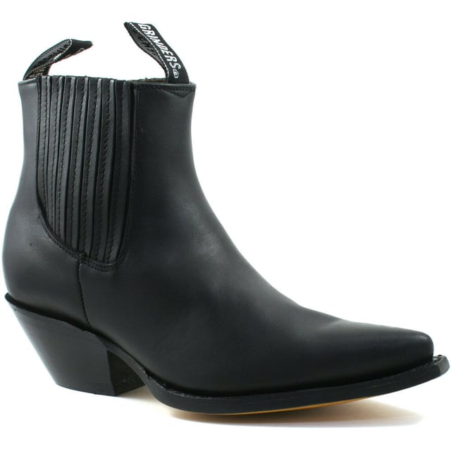 This pair of Chelsea boots is made to provide a true and comfortable fit with the introduction of branded pull-on loops and twin side elasticated gussets that feature stitched detailing running up the sides. This boot has a clean and classic look to it featuring a plain leather upper that is abrasion resistant and a comfortable inner leather lining. Complete with a 2.5” heel, this boot is made durable by the addition of welted sole unit that is additionally engraved with the iconic Grinders Bulldog on the underside • Goodyear Welted sole • Shoe upper is crafted from premium leather • Features a comfortable leather lining • Stacked 2.5” leather heels • Leather Soles • Made in Mexico