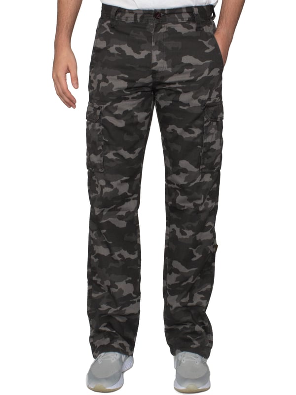 Kruze heren camo combatbroek Deze broek heeft een mid-rise en losse pasvorm, met een verstelbare knevel voor de zomen. Je vindt 2 voorzakken, 2 achterzakken met knopen en 2 zijzakken met klittenband om al je essentials binnen handbereik te houden. De gulpsluiting met rits zorgt dat je de broek gemakkelijk aan kunt trekken.