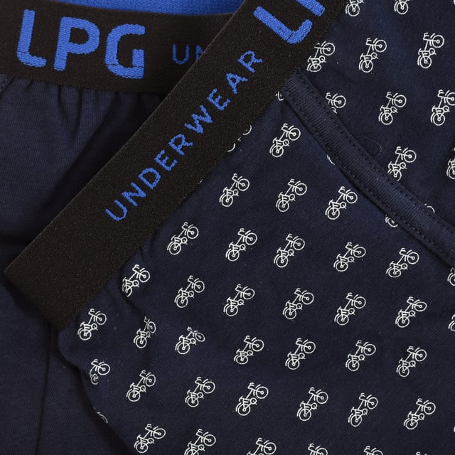Set-2 Boxers.
 Kleur Blauw - gedessineerd blauw
 Elastische tailleband met geborduurd logo.
 ademende stof
 Anatomische voorkant met de mogelijkheid om vast te houden zonder te knellen.
 Naden in toon zichtbaar.

 Samenstelling: 95% Katoen, 5% Elastaan

 Onderhoud:
 - Wassen op max. 30º.
 - Niet bleken.
 - Niet in de droger.
 - Niet strijken.
 - Niet chemisch reinigen.
 Samenstelling: 95% Katoen, 5% Elastaan
 Onderhoud:
Onderhoud:
 - Wassen op max. temperatuur. 30º.
 - Geen bleekmiddel gebruiken.
 - Niet in de droger.
 - Niet strijken.
 - Niet chemisch reinigen.