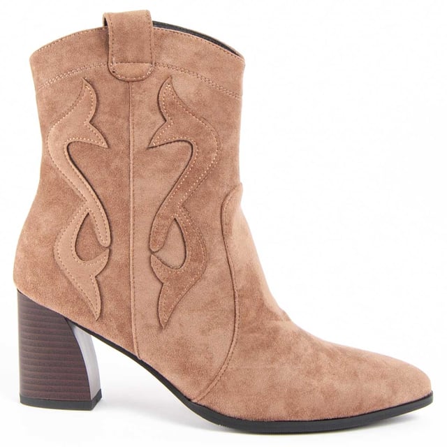 Women's ankle boots. Comfortable fit. Cushioned natural leather insole. Manufactured by other brands for our brand. Approximate measurements: 7 cm high heel, 14 cm high shaft and 12 cm wide shaft.