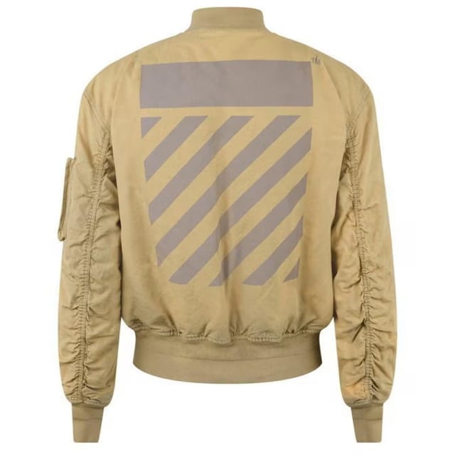 Eleva tu estilo con la chaqueta beige desteñida de Off-White. Esta chaqueta confeccionada en Italia presenta un diseño industrial, perfecta para quienes aprecian la atencion al detalle. Demuestre su experiencia en moda y mantengase a la moda con esta pieza imprescindible., Cierre de cremallera, Logotipo de la marca en la etiqueta, Made In Italy, Chaqueta beige blanquecina, 2 bolsillos delanteros con cremallera, Ajuste regular, Material superior: 100% Poliamida, forro y material interior: 100% poliester, ropa de calle, chaqueta bomber