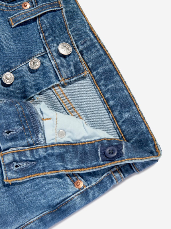 Levi's incorporate spellbinding engineering into their timeless Californian aesthetics. These girls Athens without destruction jeans are reflective of the label's preference for sleek, enigmatic detailing. Crafted with a concealed fly, pockets, showcasing the signature Levi Strauss  Co. stitched tan label. Traditional 5-Pocket Design Regular Length  94% Cotton, 5% Polyester, 1% Elastane