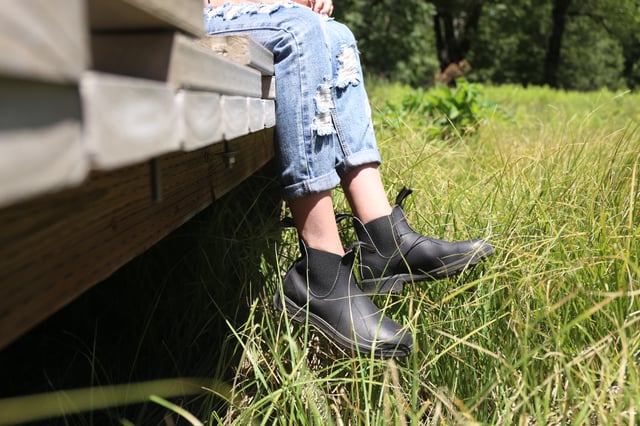 Part of the Original #500 series which dates back to 1969 the #510 boasts a simple and sleek all black upper comprised of elastic side panels and premium leather unlined for added breathability. The anatomically shaped PU midsole is designed for comfort while the TPU outsoles are hard-wearing and provide stability.