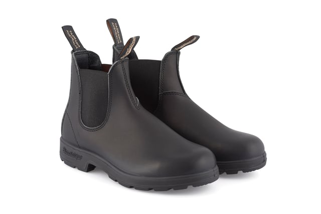 Part of the Original #500 series which dates back to 1969 the #510 boasts a simple and sleek all black upper comprised of elastic side panels and premium leather unlined for added breathability. The anatomically shaped PU midsole is designed for comfort while the TPU outsoles are hard-wearing and provide stability.