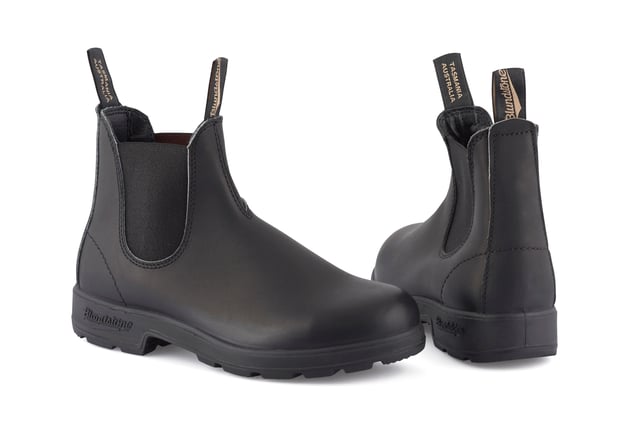 Part of the Original #500 series which dates back to 1969 the #510 boasts a simple and sleek all black upper comprised of elastic side panels and premium leather unlined for added breathability. The anatomically shaped PU midsole is designed for comfort while the TPU outsoles are hard-wearing and provide stability.